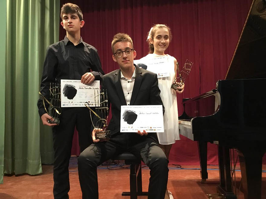 Ganadores pianistas juveniles 2019
